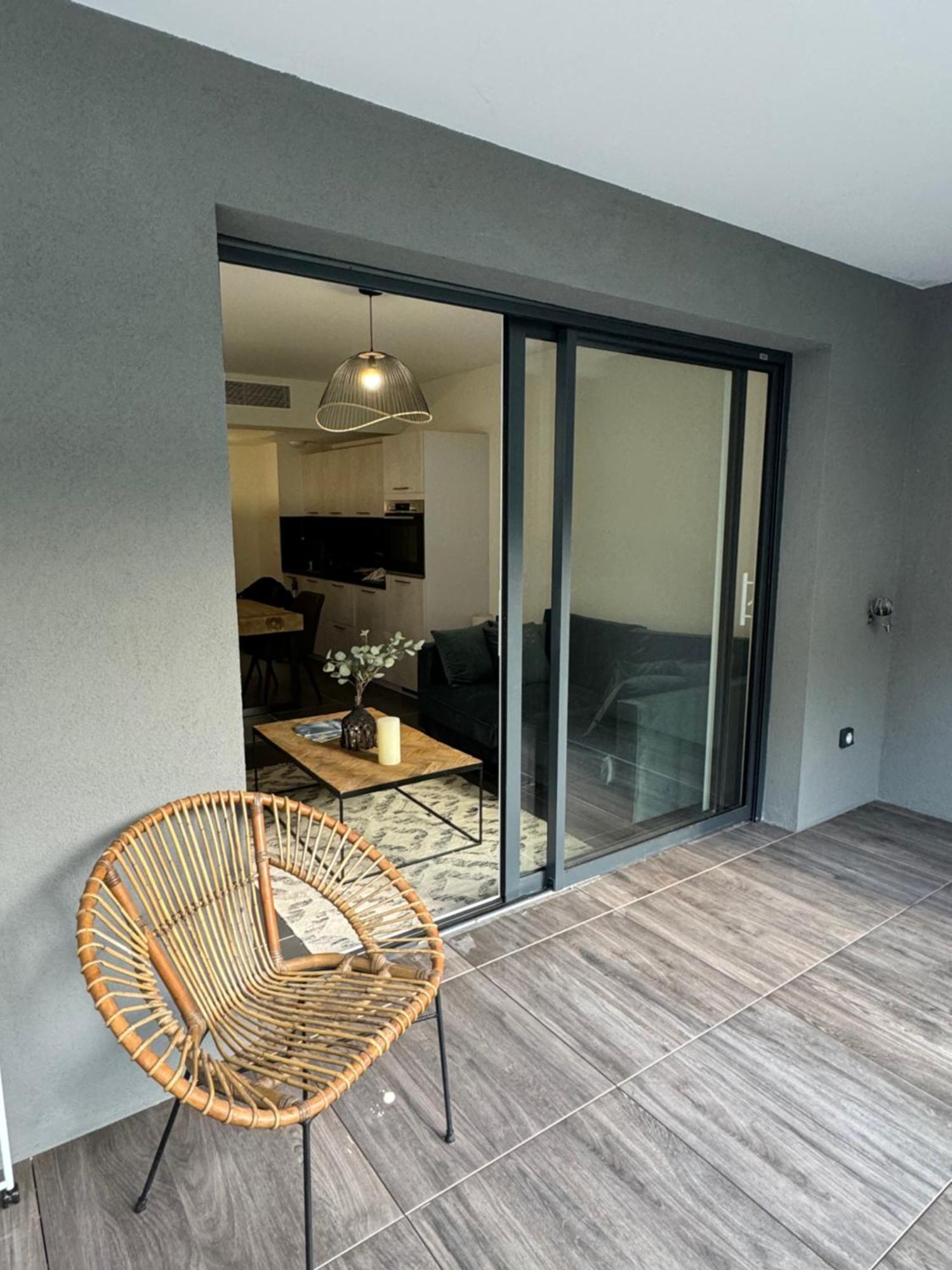 Superbe T2 Dans Residence Avec Piscine Chauffee Beausoleil Exterior foto